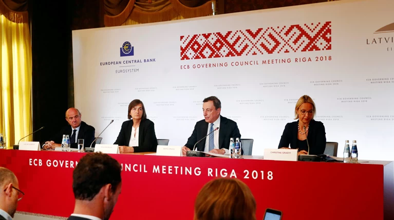 EKT: Μηδενικά επιτόκια έως το καλοκαίρι του 2019