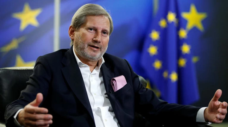 Γιοχάνες Χαν: Ο πρόεδρος Ιβάνοβ να ακούσει τον πρωθυπουργό Ζάεφ