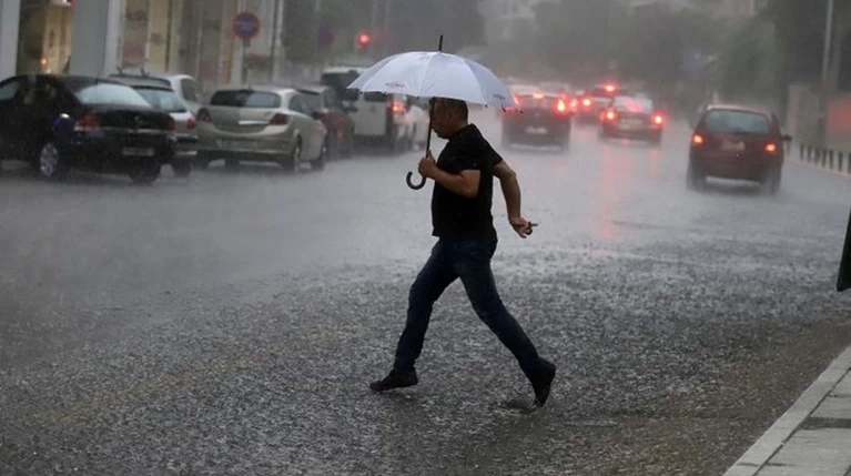Bροχές, καταιγίδες και χαλάζι στα ηπειρωτικά λόγω «Μίνωα»