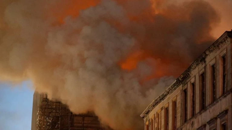 Γλασκώβη: Πυρκαγιά στο αρχιτεκτονικό της διαμάντι, τη Σχολή Καλών Τεχνών