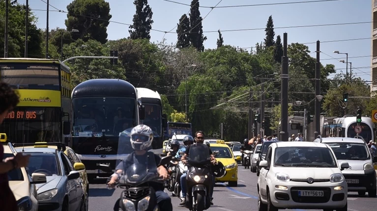 Δεκαπέντε συλλήψεις για πλαστές άδειες οδήγησης