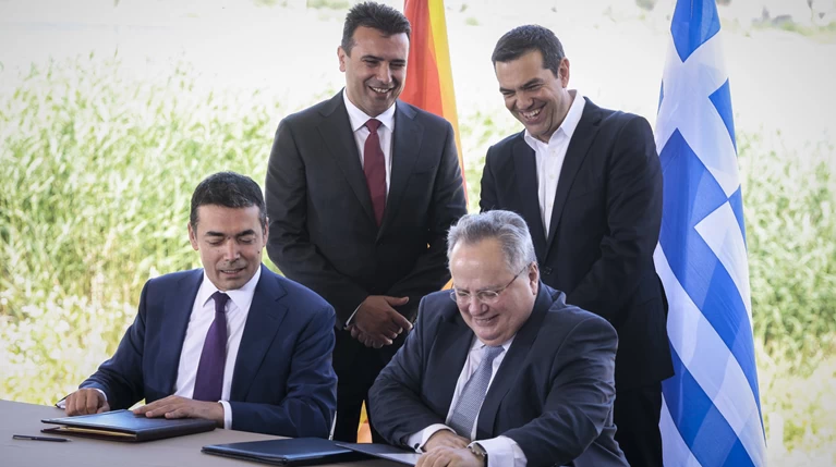 Υπογράφτηκε η ιστορική συμφωνία Ελλάδας - ΠΓΔΜ στις Πρέσπες
