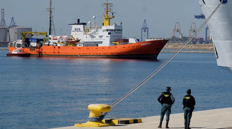 Το πλοίο Aquarius με τους μετανάστες έφθασε στη Βαλένθια