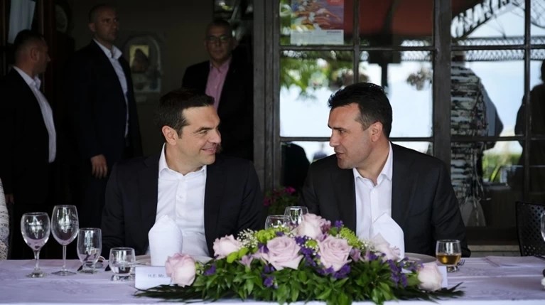 Τσίπρας στους δημοσιογράφους: Σαν τραπέζι γάμου» το γεύμα