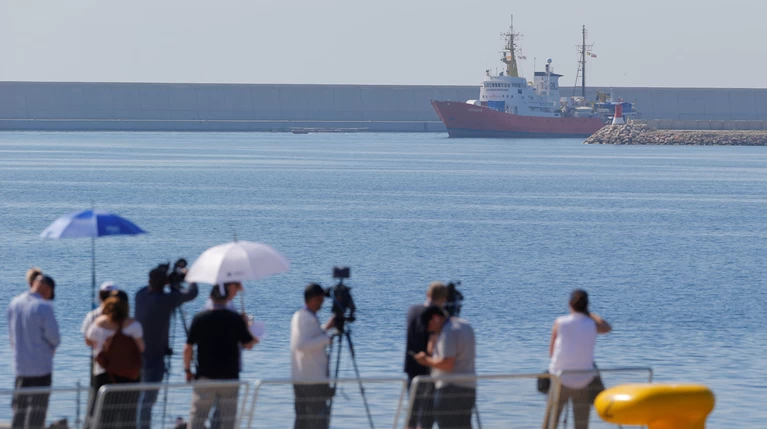Η συγκλονιστική εμπειρία ισπανού φωτορεπόρτερ με μετανάστες στο Aquarius