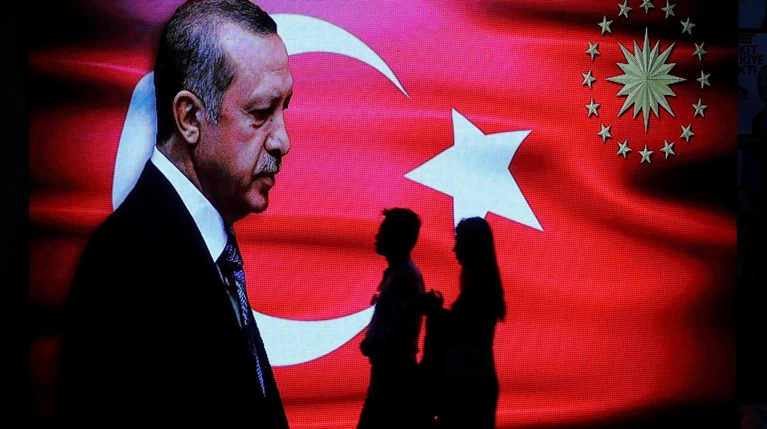 Το Κόμμα της Ευτυχίας γλυκοκοιτάζει τους ψηφοφόρους του Ερντογάν