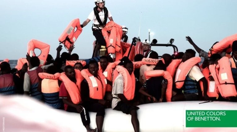 Σάλος με την Benetton: Χρησιμοποίησε φωτογραφία μεταναστών