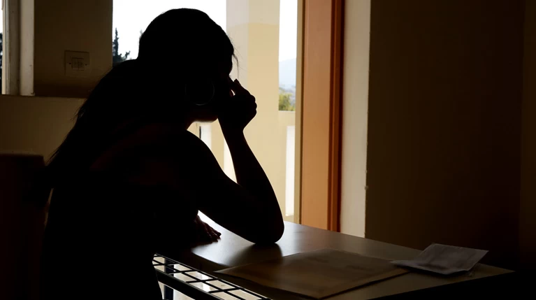 Σε αργία καθηγητής Λυκείου για σεξουαλικά υπονοούμενα & σεξιστικά σχόλια