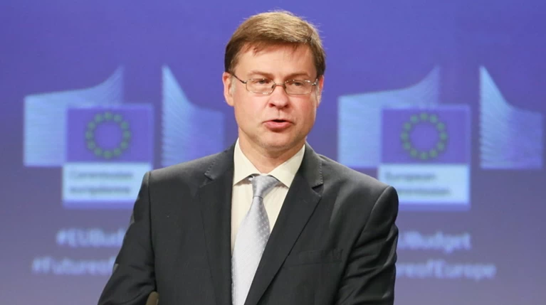 Ντομπρόφσκις: «Ιστορική» στιγμή για την Ελλάδα η απόφαση