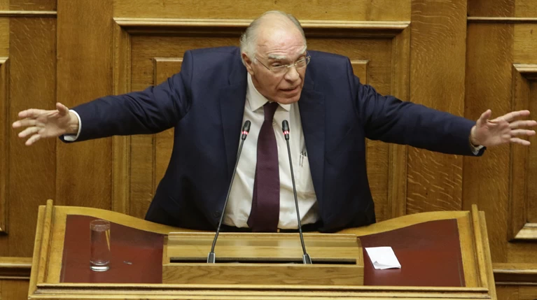 Ένωση Κεντρώων: Στενός κορσές επιτήρησης και μέτρων