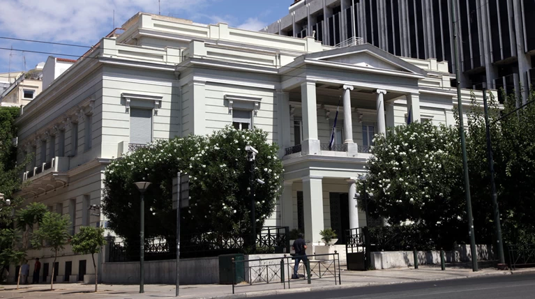 Πώς αξιολογεί το ΥΠΕΞ τον συμβιβασμό των "28" για Σκόπια - Τίρανα