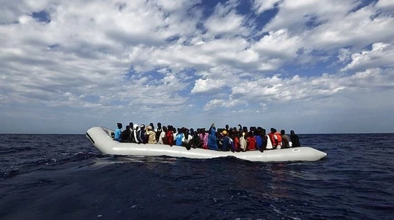 Νέα τραγωδία στη Μεσόγειο - Πνίγηκαν 100 πρόσφυγες