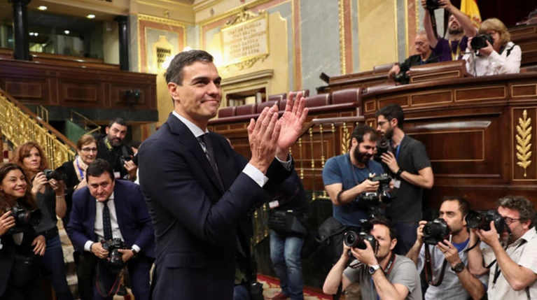 Δήμαρχος Παρισιού: Ο Ισπανός πρωθυπουργός «έσωσε την τιμή της Ευρώπης»