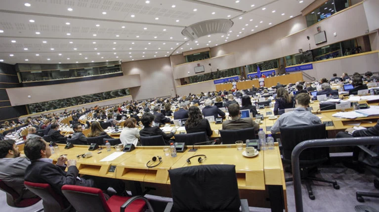 Η Ελλάδα, η αυστριακή προεδρία και το μεταναστευτικό στην ολομέλεια