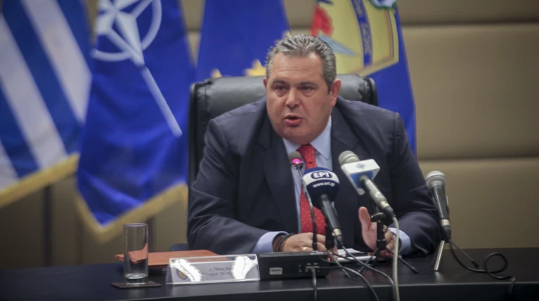 To "εκκρεμές" του Καμμένου: Ακροβασίες με φόντο το Σκοπιανό