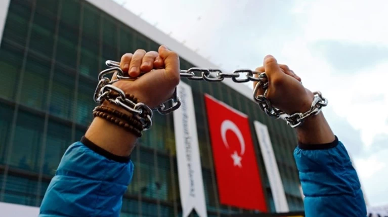 Καταδίκη δημοσιογράφων στην Τουρκία για το αποτυχημένο πραξικόπημα