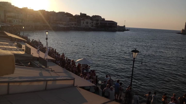 Τρελά πανηγύρια των Γάλλων στα Χανιά για το Μουντιάλ (φωτό & βίντεο)