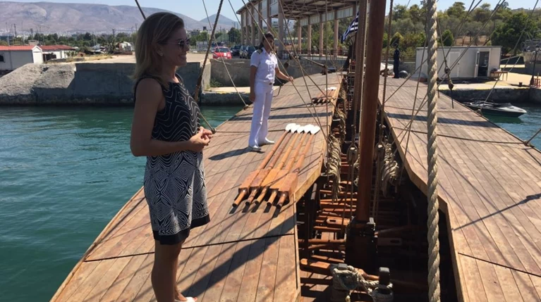 Ατύχημα για την Ευγενία Μανωλίδου: Επεσε από τριήρη στη θάλασσα