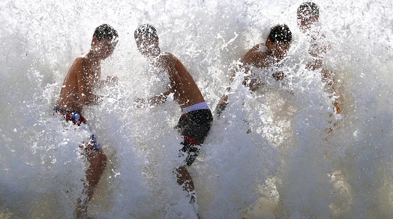 Aίθριος καιρός με την θερμοκρασία έως τους 34 βαθμούς