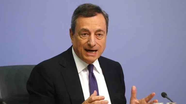 Όχι Ντράγκι στη συμμετοχή των ελληνικών ομολόγων στο QE