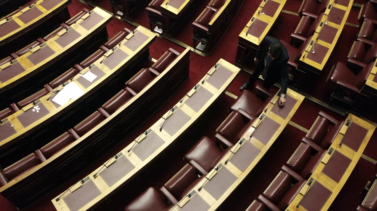 Μετά το πένθος, ξεκινάει σφοδρή πολιτική σύγκρουση