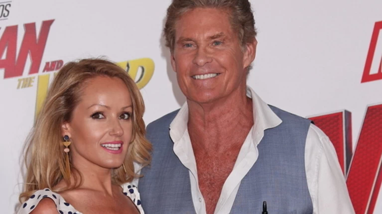 Mr & Mrs Hasselhoff: Παραμυθένιος γάμος στην Ιταλία με 28 χρόνια διαφορά