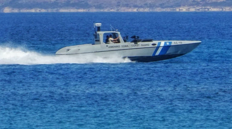 Εντοπίστηκε νεκρή νεαρή γυναίκα στη θάλασσα της Βάρκιζας