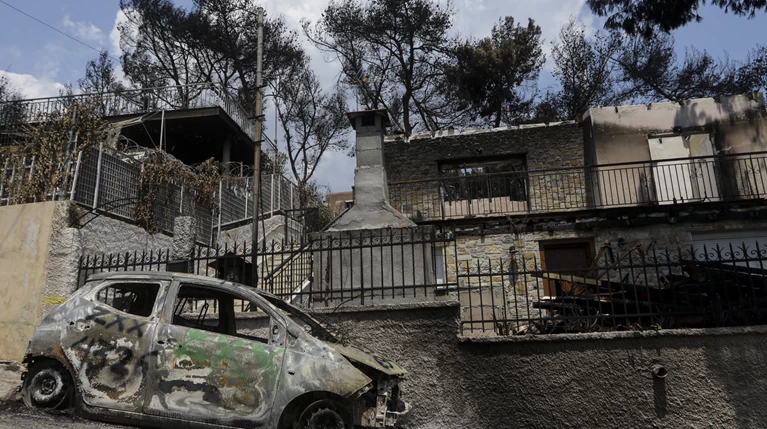 Εμεινε από καύσιμα το πρώτο ελικόπτερο που έφτασε στο Μάτι