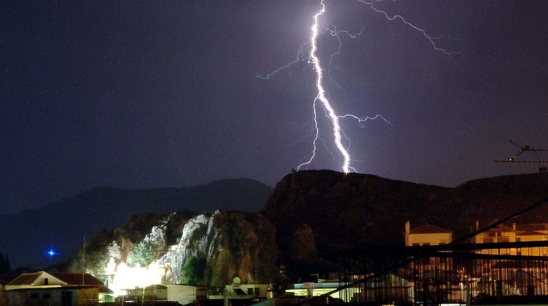 Εκτακτο δελτίο της ΕΜΥ: Ερχεται κακοκαιρία με καταιγίδες και χαλάζι