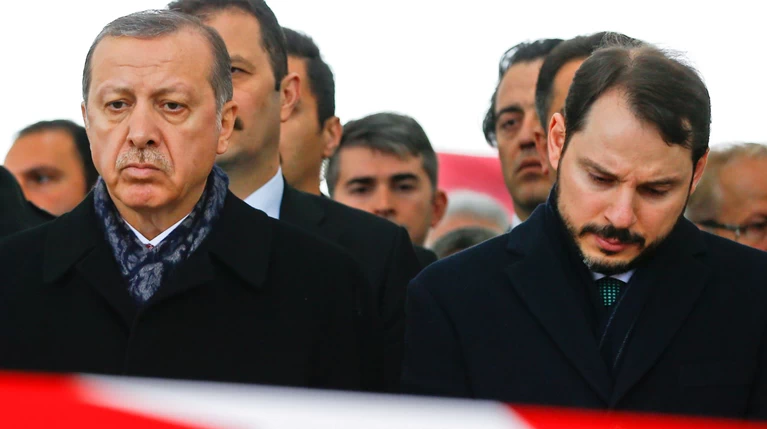 Bloomberg: Η κόντρα με τις ΗΠΑ & οι νέοι «φίλοι» του Ερντογάν