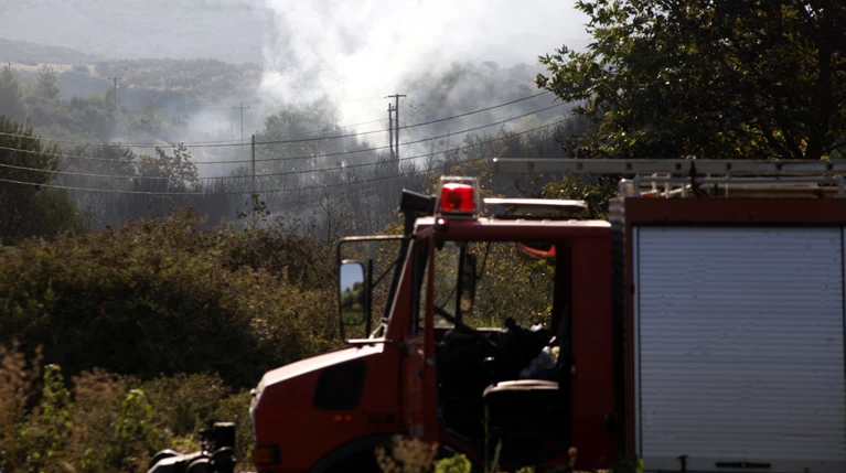 Υπό μερικό έλεγχο η πυρκαγιά στον Άγιο Στέφανο