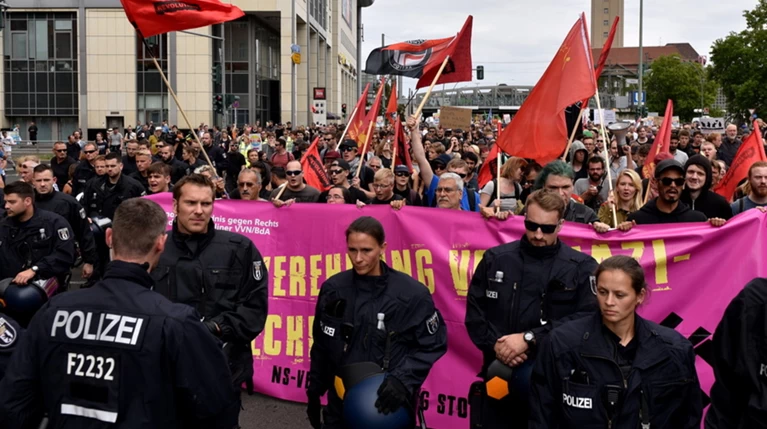 Γερμανία: Συγκρούσεις ακροδεξιών με αντιναζιστές-Τραυματίστηκε αστυνομικός