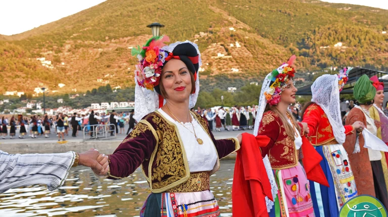 Χορεύεις παραδοσιακούς χορούς; Ταξίδεψε στη Σκόπελο