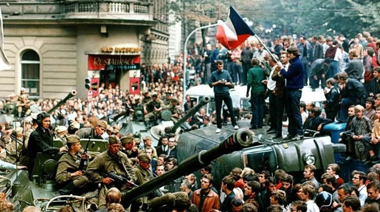 Τσέχοι και Σλοβάκοι τιμούν τα 50 χρόνια από την Άνοιξη της Πράγας