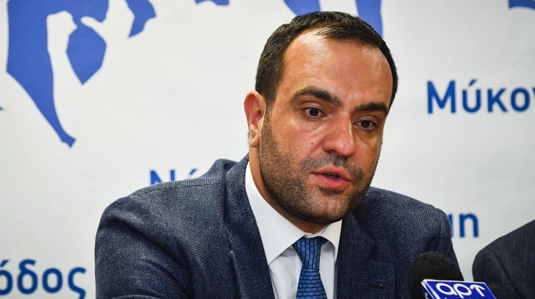 Μήνυση δημάρχου Μυκόνου κατά Τόσκα και αρχηγού ΕΛ.ΑΣ.