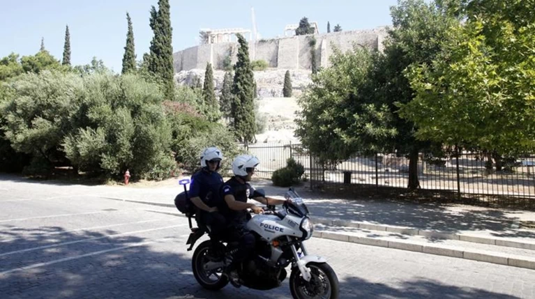 ΕΛΑΣ για 25χρονο: «Υπό την απειλή μαχαιριού έπεσε στον γκρεμό»