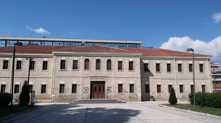 Μια περιήγηση στο χρόνο και στα "νεοκλασικά Τρίκαλα"
