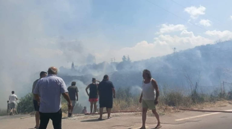 Μεγάλη φωτιά σε εξέλιξη στα Χανιά-Πήρε γρήγορα διαστάσεις λόγω των ανέμων
