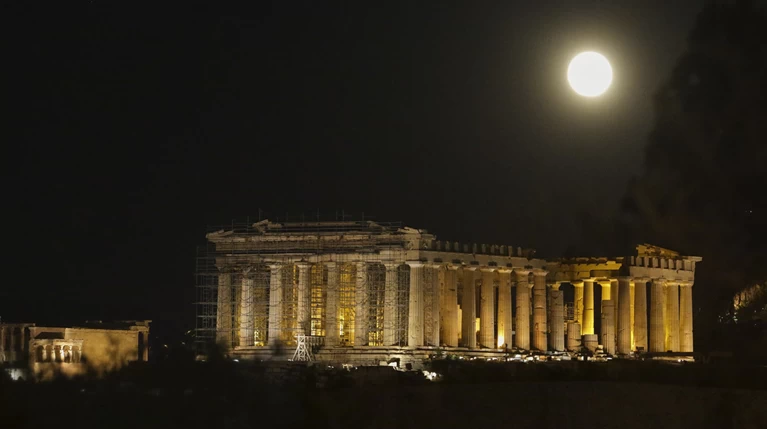 H αυγουστιάτικη πανσέληνος μάγεψε όλη την Ελλάδα