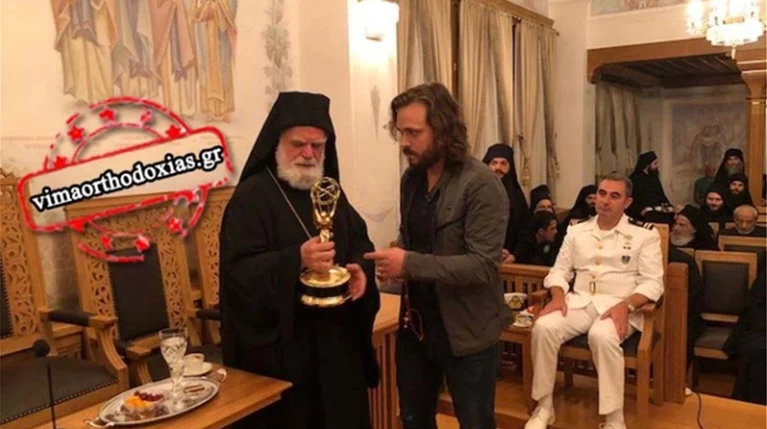 Ηθοποιός του Χόλιγουντ χάρισε το ΕMMY στη Μονή Βατοπεδίου!