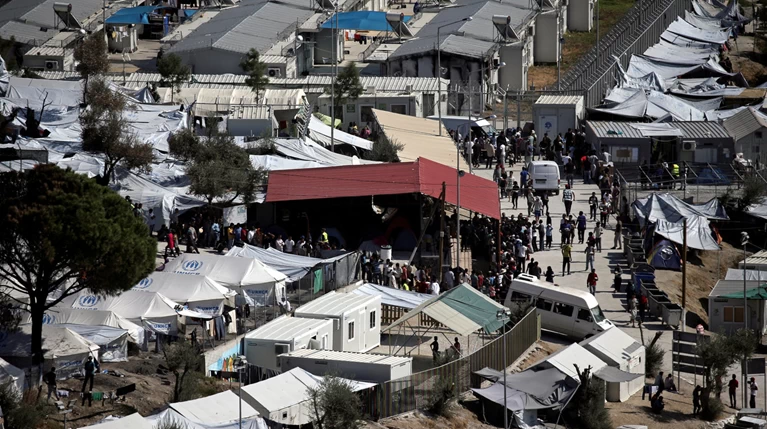 DW: Tρόμος στην Μόρια από μέλη του ISIS-τι έδειξαν οι κρυφές κάμερες