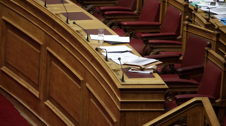 Προϋπολογισμό 2 σε 1 καταθέτει η κυβέρνηση στη Βουλή