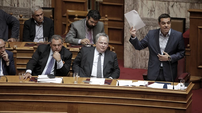Ενδοκυβερνητικές κόντρες και "αδειάσματα" για το δημοψήφισμα