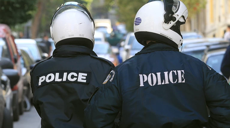 Βρήκε και παρέδωσε τσάντα με πολλές χιλιάδες ευρώ ατο αεροδρόμιο του Αράξου