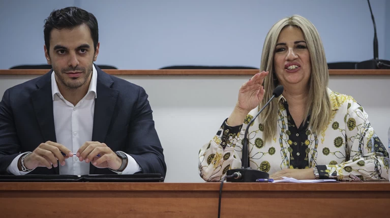 Τα αριστερά και δεξιά "φλερτ" και ο "διμέτωπος" του ΚΙΝΑΛ