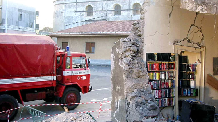 Σεισμός 4,8R στη Σικελία: Δεκάδες ελαφρά τραυματίες