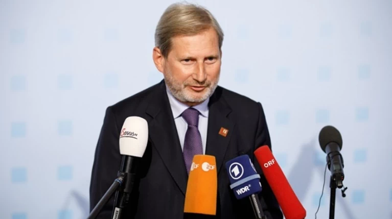 Γιοχάνες Χαν: Η πΓΔΜ να προχωρήσει γρήγορα στη συνταγματική αλλαγή