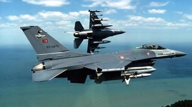 Νέες παραβιάσεις τουρκικών μαχητικών πάνω από τις Οινούσσες