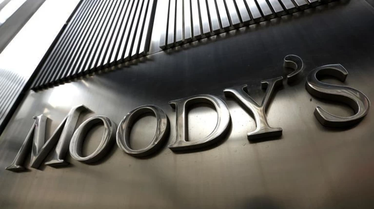 Καμπανάκι και από τη Moody's για τις ελληνικές τράπεζες