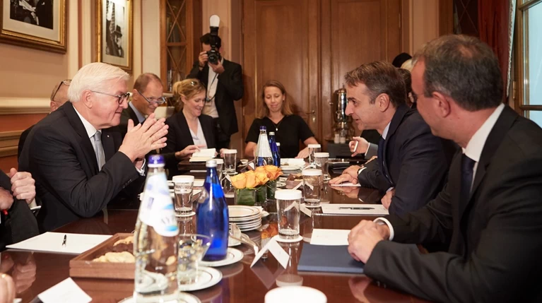 Οι συντάξεις στο επίκεντρο της συνάντησης Μητσοτάκη-Σταϊνμάιερ